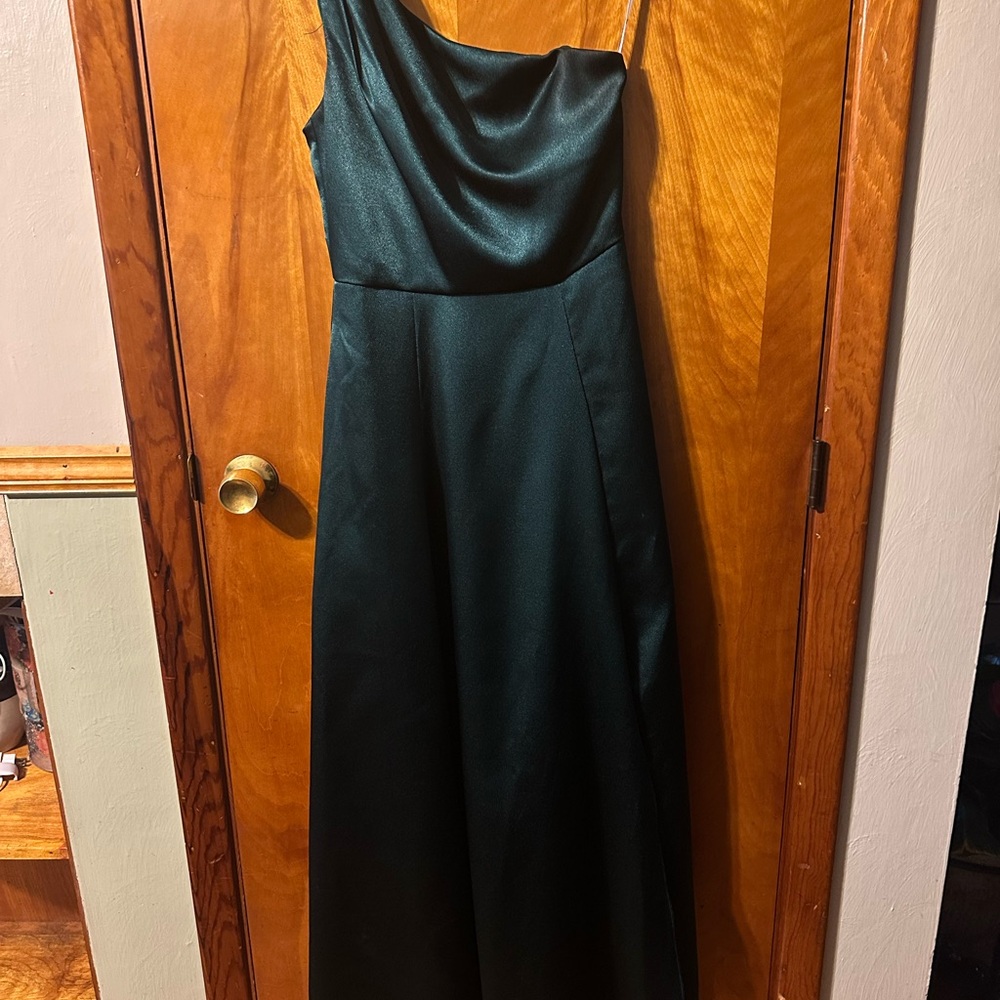 David's Bridal One-Shoulder Green Gown with pockets - Picture 4 of 12